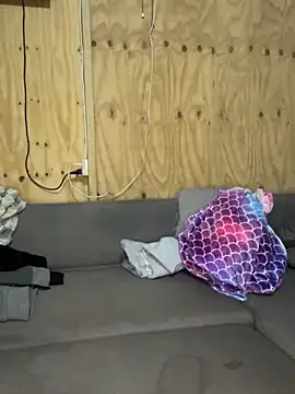 NillaMontana online show from April 6, 3:46 pm