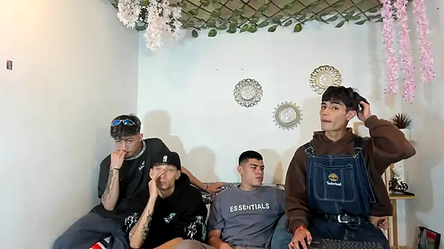 oliverhot2005 online show from October 23, 8:26 pm