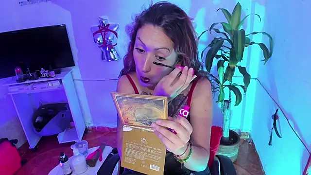 LucyStrike  online show from June 4, 12:05 am