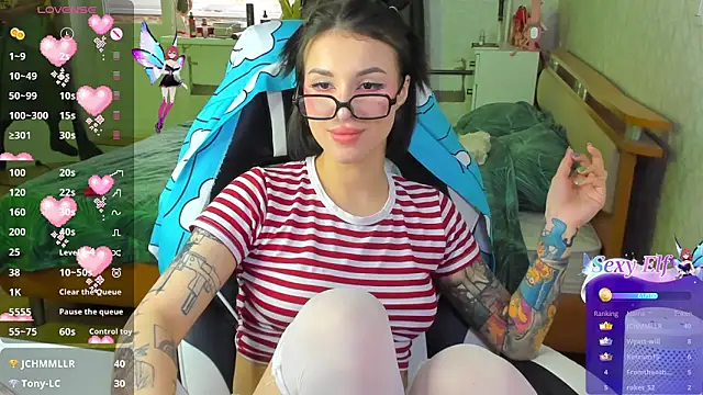 folinskayyya online show from April 15, 8:15 am