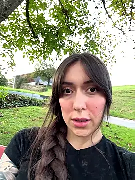 emiliasommer online show from October 16, 2:30 pm