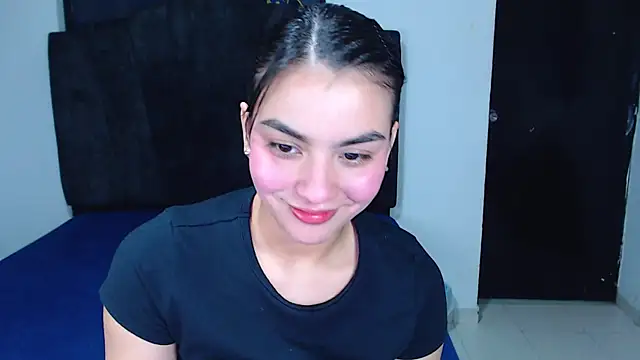 Ariel Zeo1 online show from April 4, 7:45 pm