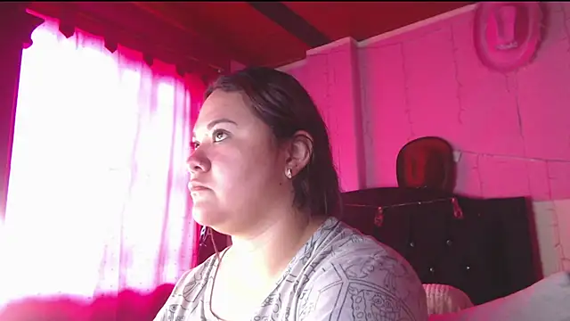 NikkiRous  online show from April 4, 4:39 pm