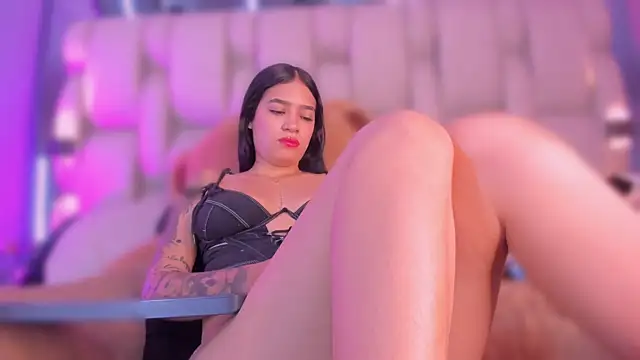  LauraTaylor  online show from November 27, 8:01 pm