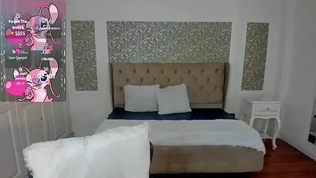 KimWessel  online show from March 10, 5:06 pm