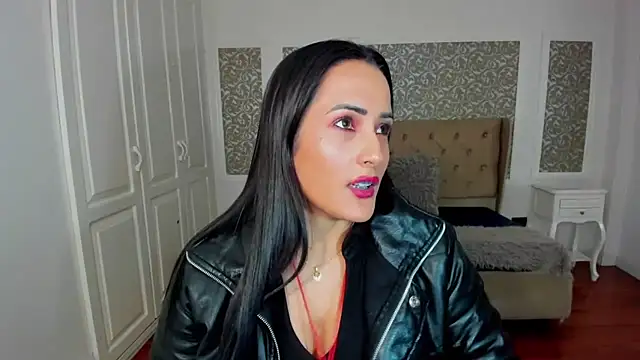 KimWessel  online show from October 3, 7:52 pm