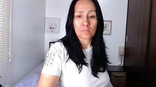 Maira B online show from April 8, 5:37 pm