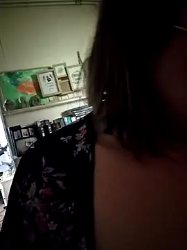 minierose online show from April 18, 1:13 pm