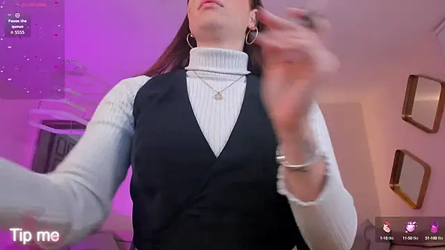 CorinneRusso online show from September 22, 5:17 am