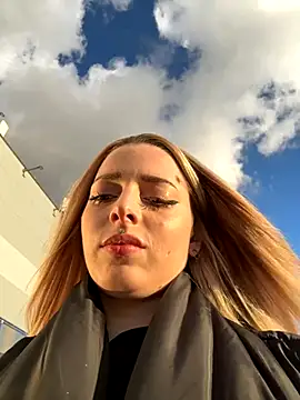 LoraaDoll online show from October 18, 1:14 pm