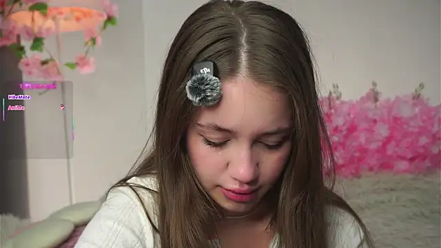 AmiLewis online show from September 23, 1:04 am