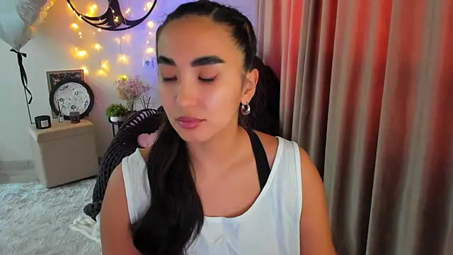 worldofkim online show from April 18, 11:45 am