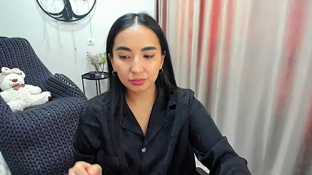 worldofkim online show from February 3, 10:53 am