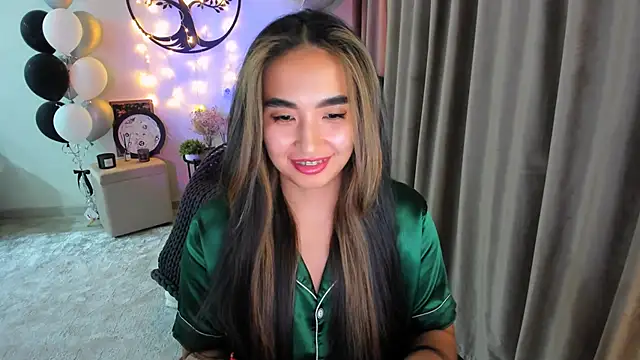 worldofkim online show from March 28, 6:18 pm