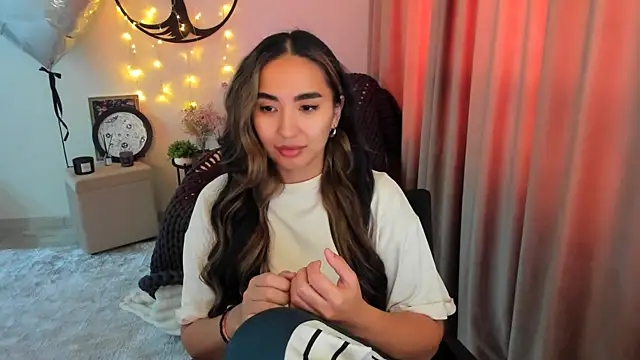 worldofkim online show from April 17, 5:42 am