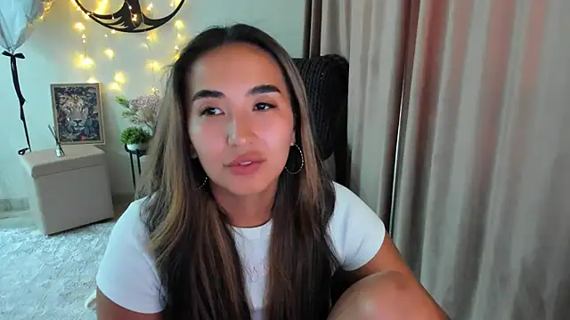 worldofkim online show from July 26, 2:58 pm