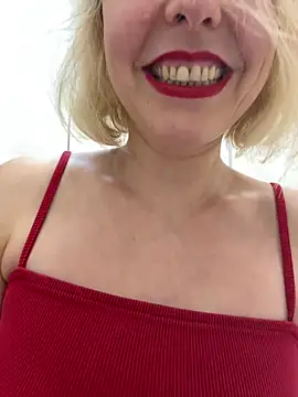 Yourdirtybitch online show from June 9, 5:56 pm