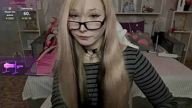 MeowkaKitty online show from April 1, 4:35 am