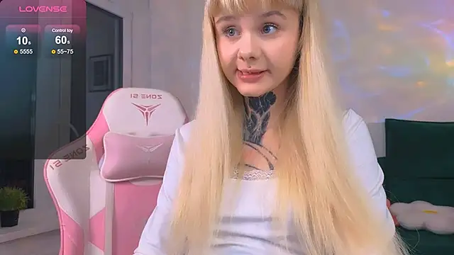 Britney Lynch online show from March 19, 7:18 pm