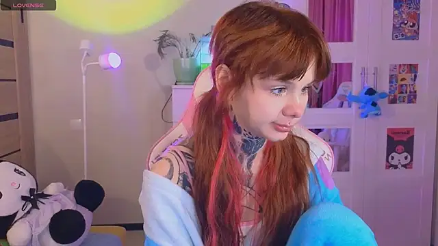 Britney Lynch online show from December 4, 9:04 pm