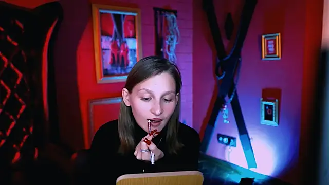 EllaHorton online show from September 30, 4:34 pm