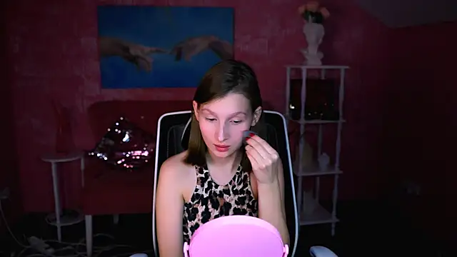 EllaHorton online show from April 4, 1:43 pm