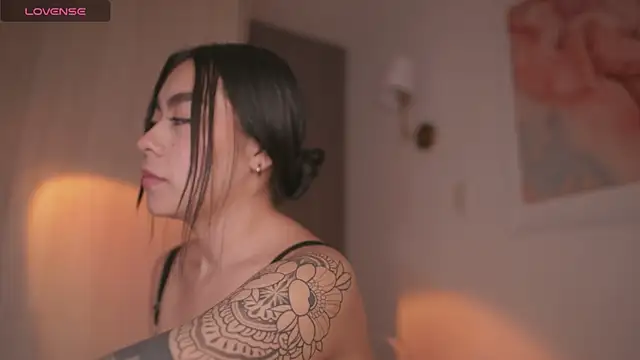 GigiLee  online show from October 14, 10:34 pm