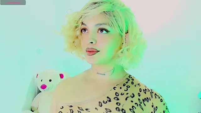 Emmaa Saenz  online show from March 2, 11:32 pm