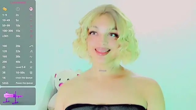 Emmaa Saenz  online show from March 3, 11:33 pm