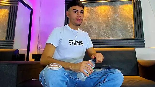 liam genner  online show from December 3, 8:22 pm