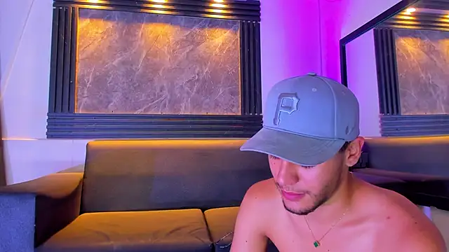 liam genner  online show from November 3, 8:57 pm