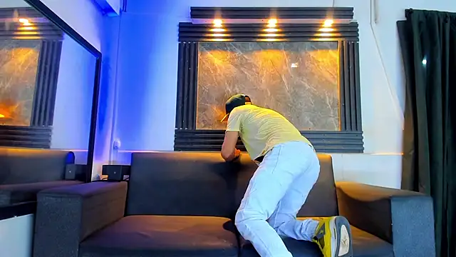 liam genner  online show from September 17, 8:07 pm