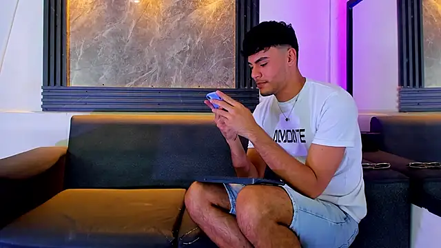 liam genner  online show from November 5, 7:52 pm