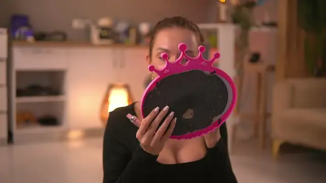 ButterflyLeah online show from February 18, 2:43 am