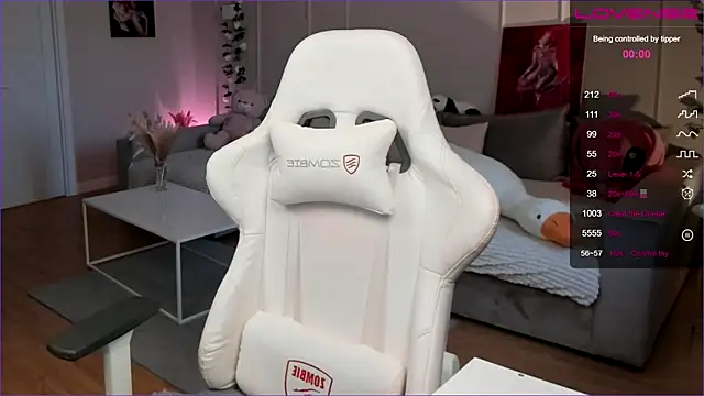 Frau Lina online show from March 11, 2:31 pm