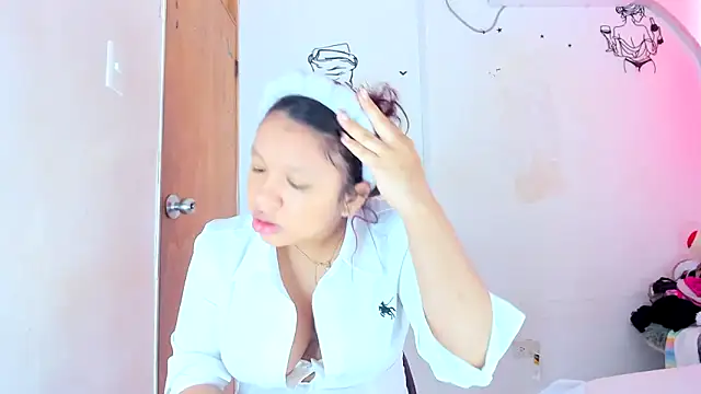 Emily Coper18 online show from March 12, 1:47 pm