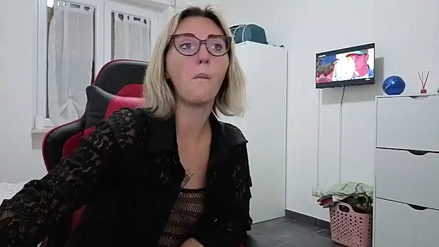 sexy blondie92 online show from October 1, 9:42 pm