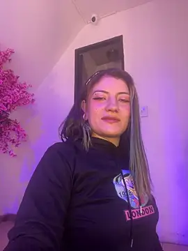 Broklinwhite  online show from May 29, 1:31 pm