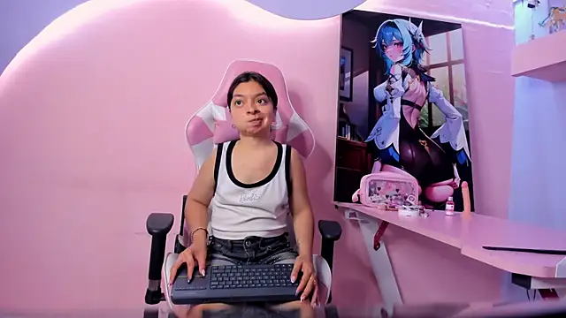 CharlotteMuller online show from April 4, 8:40 pm