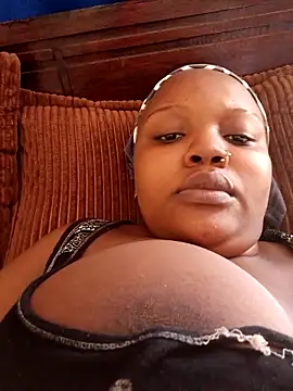 queennapal online show from March 28, 1:10 pm