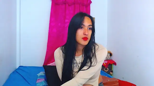 misss estrella online show from October 8, 9:30 pm