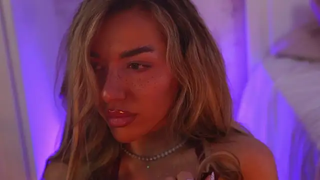 ClaraHazel online show from January 17, 6:10 am