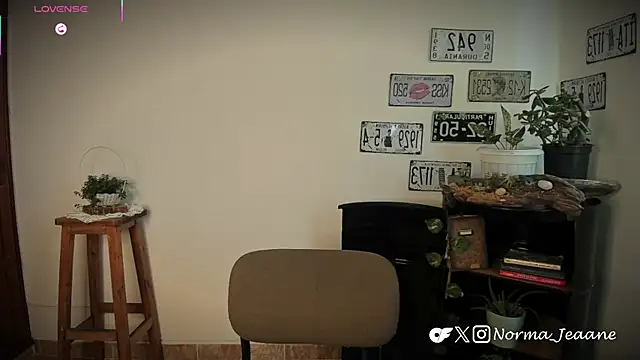 Norma-Jeaane online show from April 16, 8:30 pm