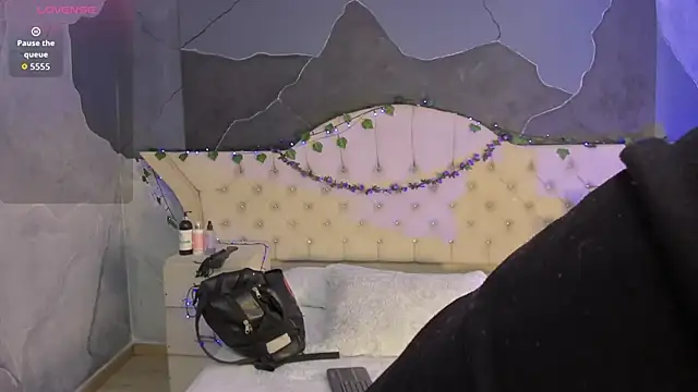 AmberGreyy  online show from November 14, 6:30 pm