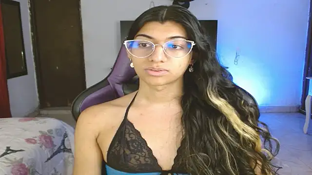 engielphoenis14 online show from December 4, 8:53 pm