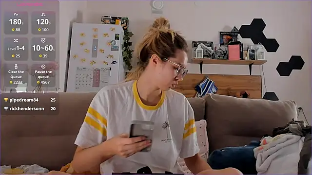 Girl alone home online show from November 29, 4:05 am