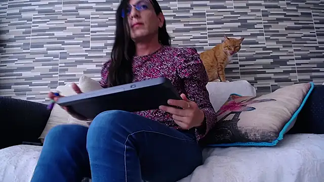 VioletaGomezCo online show from November 18, 9:05 pm