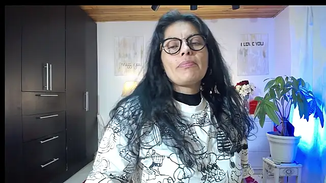 Lust Mom41 online show from September 20, 11:36 pm