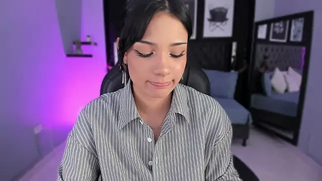 renee shelby  online show from March 18, 9:20 pm