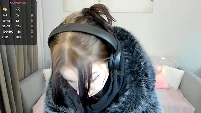 crystal lilith online show from February 6, 2:04 am